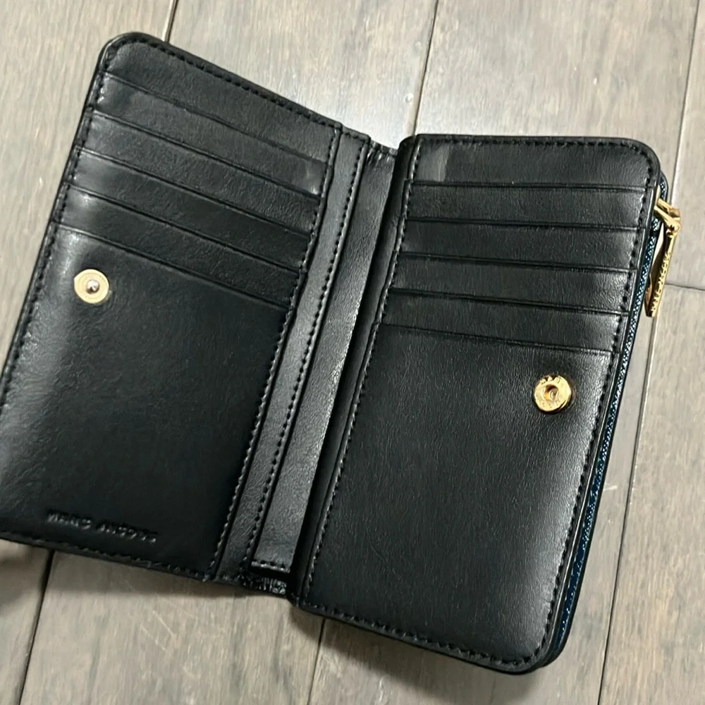 Marc Jacobs Wallet - Picture 3 of 9